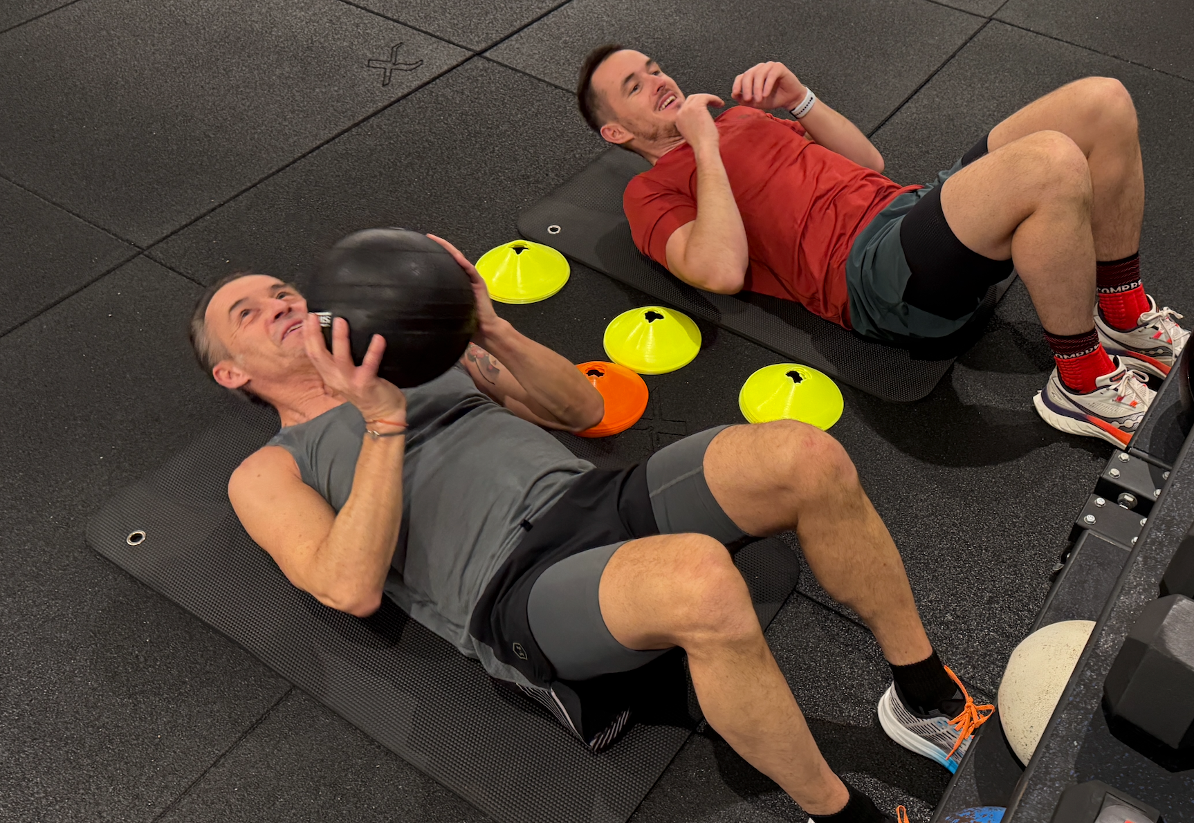entrainement sportif fitness en groupe, abdominaux